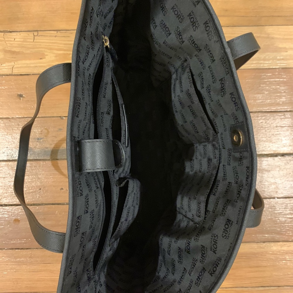 Michael Kors handbag - Picture 3 of 7